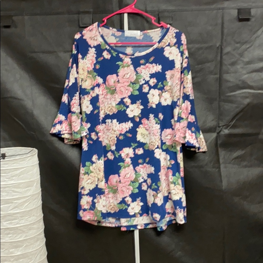 🌸Flutter elbow sleeve flower blouse